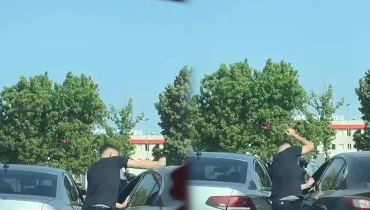 Önünü kestiği otomobil sürücüsüne bıçakla saldırdı Önünü kestiği otomobil sürücüsüne bıçakla saldırdı