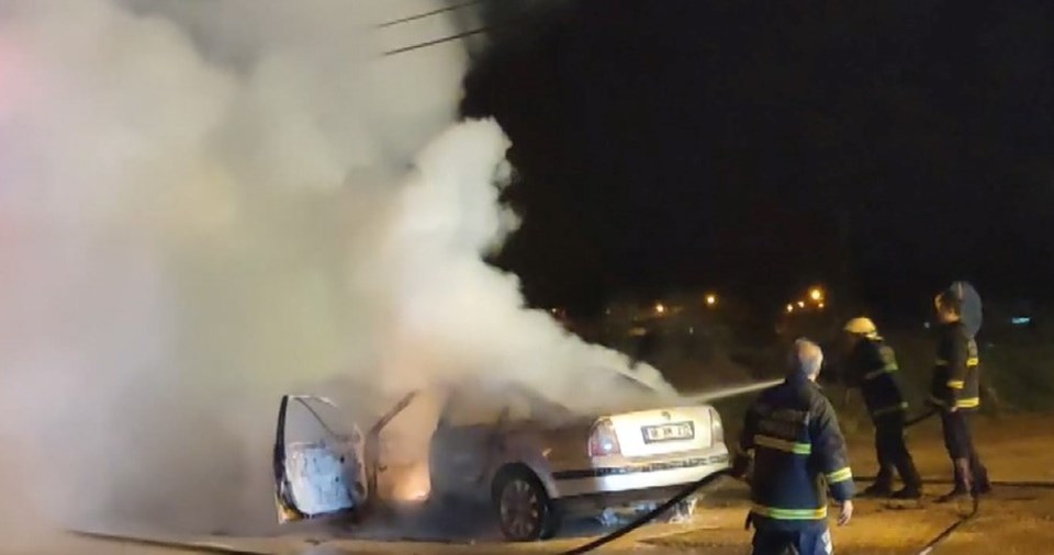 Tokat'ta seyir halindeki otomobil alev alev yandı - 1