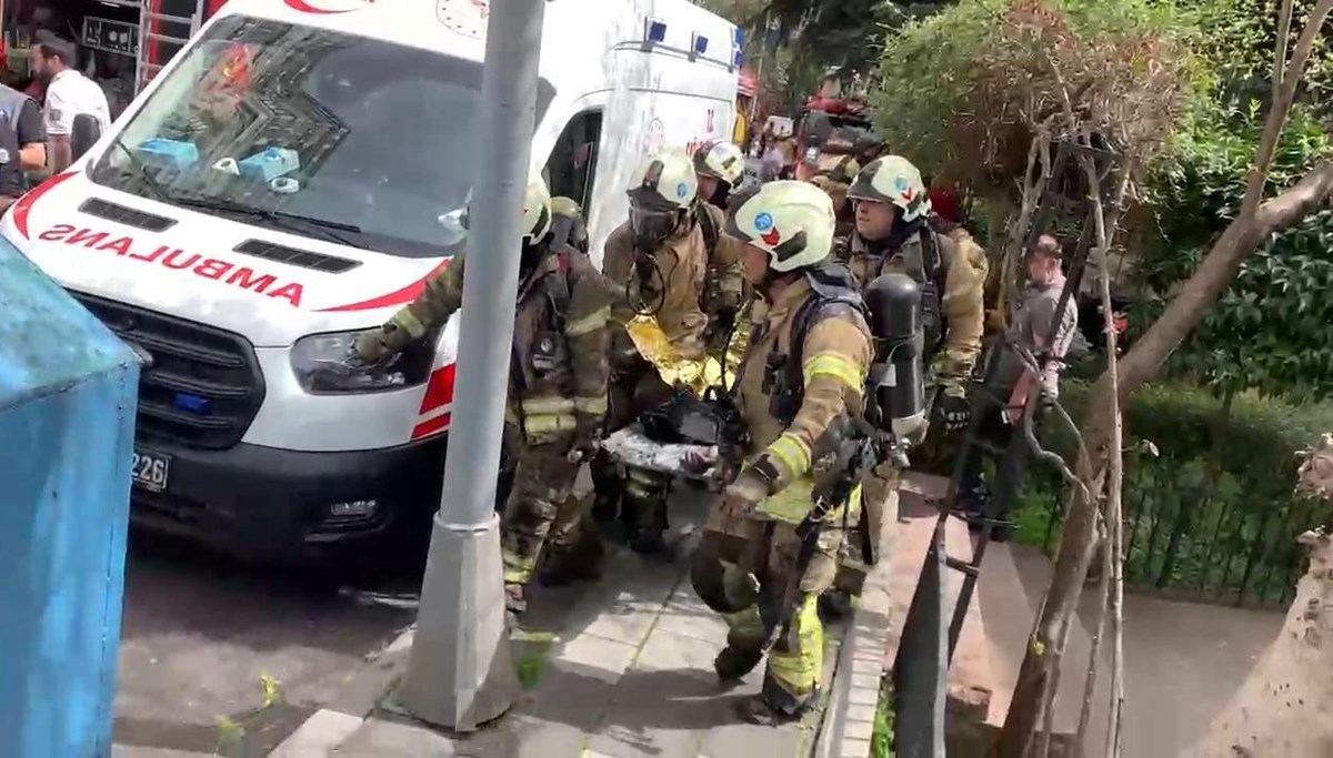 İstanbul'da 16 katlı binada yangın: 8 ölü, 6'sı ağır 15 yaralı İstanbul'da 16 katlı binada yangın: 8 ölü, 6'sı ağır 15 yaralı