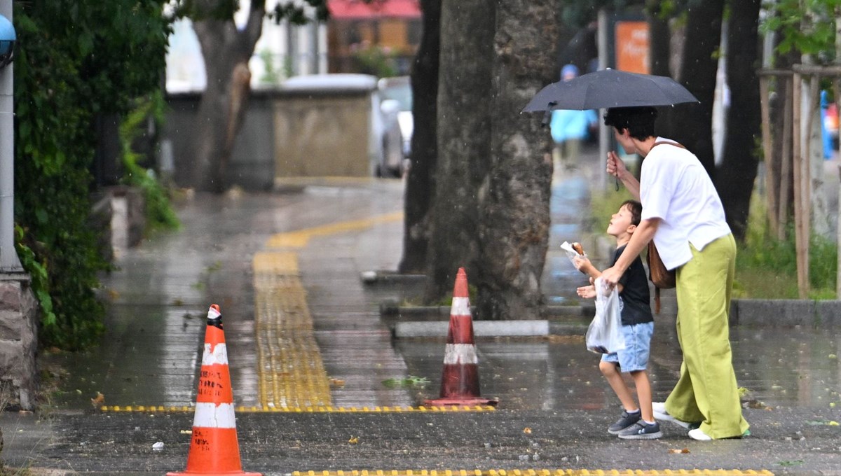 Meteoroloji'den 15 il için sağanak yağış alarmı! Çok kuvvetli geliyor