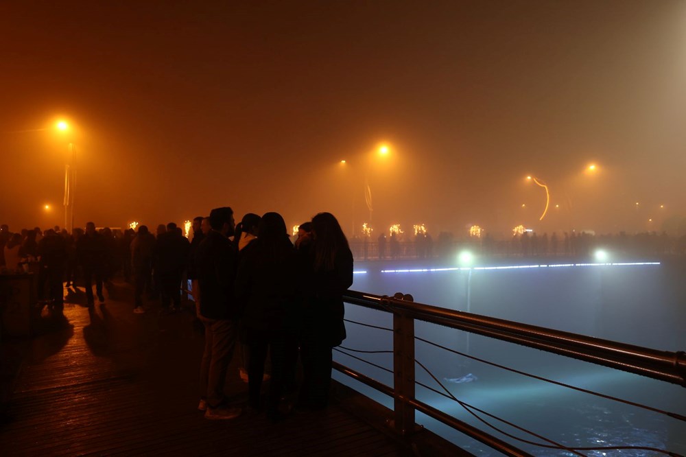 Depremzedeler 6 Şubat'ın yıl dönümünde geceyi sokaklarda geçirdi - 2
