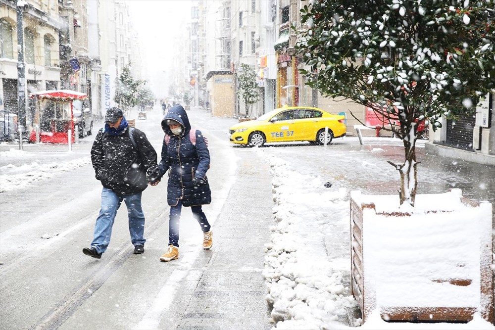 İstanbul'da kar yağışı devam ediyor - 31