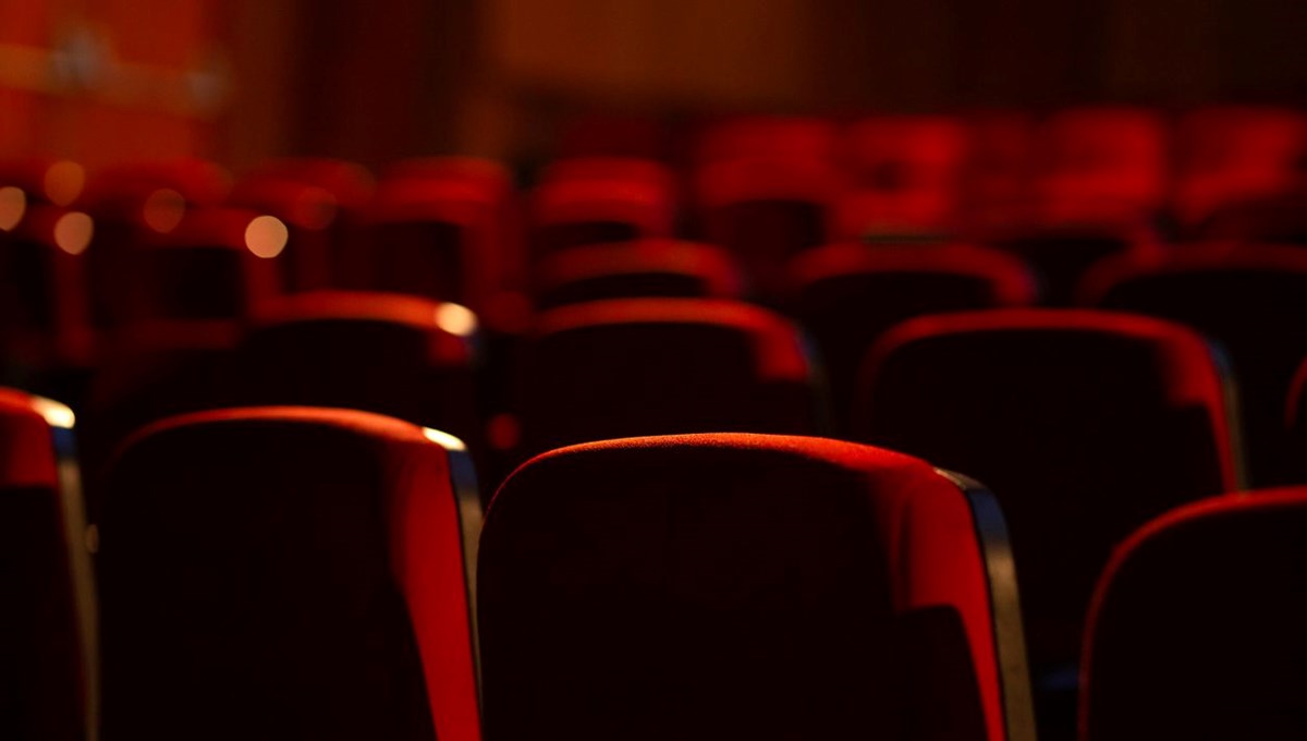Film gösterimi sırasında sinema salonunun tavanı çöktü