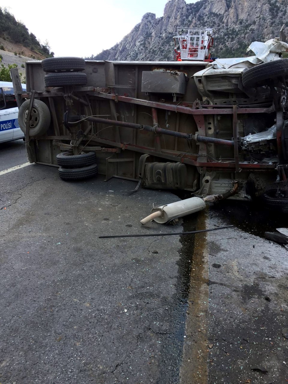 Adana'da feci kaza: 4 ölü, 2 yaralı - 1