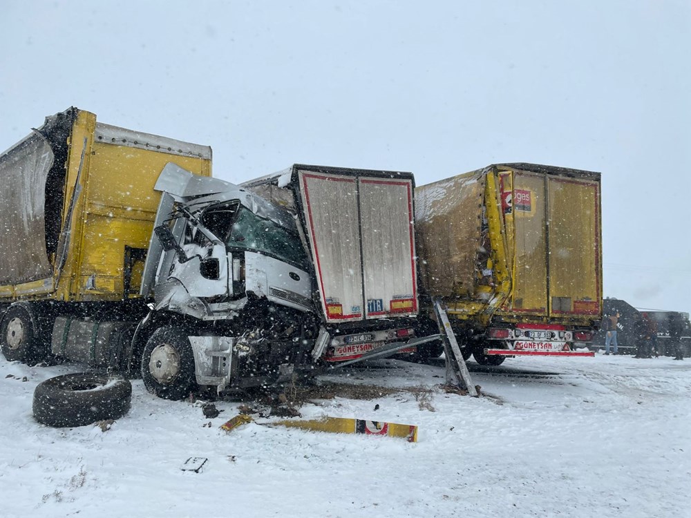 Mardin'de 8 araç birbirine girdi: 1 ölü, 7 yaralı - 8