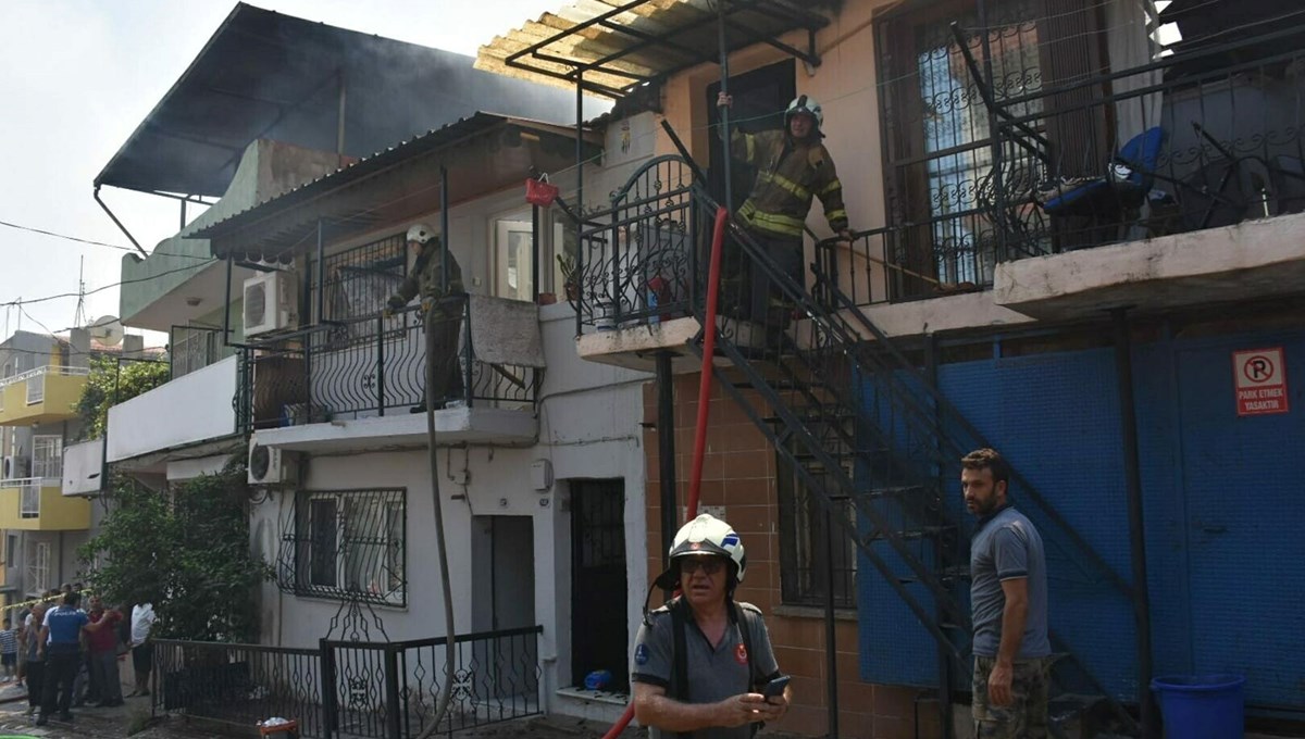 İzmir'de hurda deposunda yangın