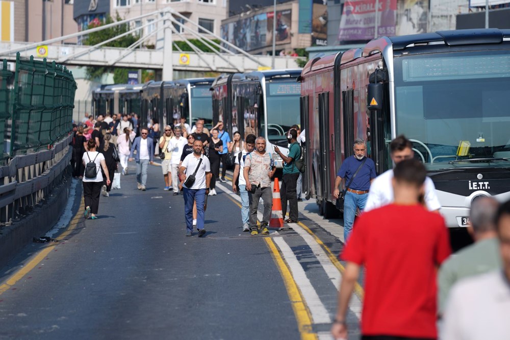 SON DAKİKA HABERİ: Küçükçekmece'de metrobüs kazası: 1 ölü, 4'ü ağır 35 yaralı - 14