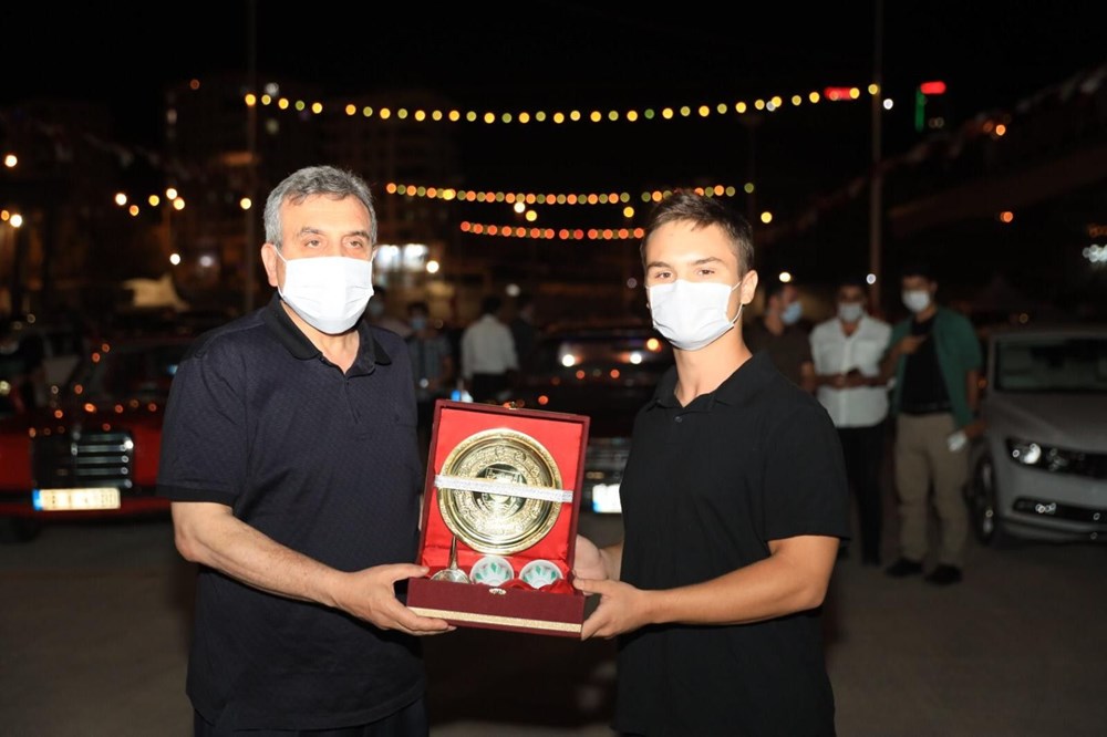 Şanlıurfa'da Naim filmi oyuncusu Hayat Van Eck'in de katıldığı arabalı sinema etkinliği - 3