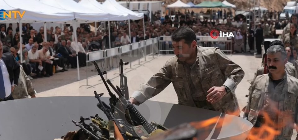 30 PKK'lı silahlarını yaktı: Görüntüler paylaşıldı - 2