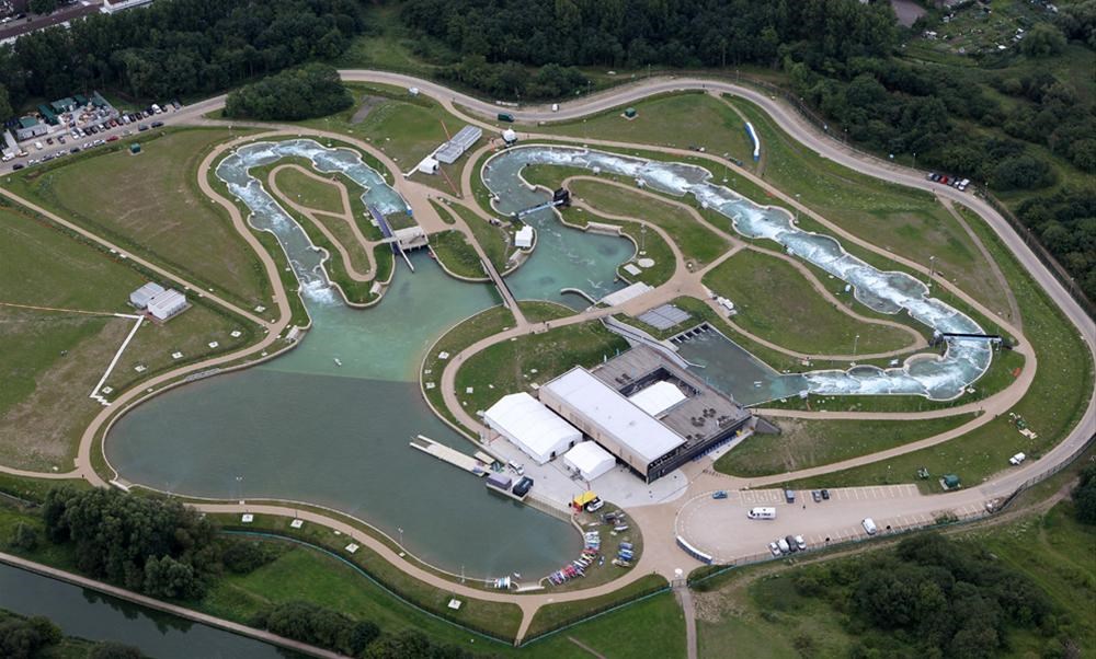 Water center. Ли Вэлли Лондон. Олимпийский стадион гребного слалома. Ли Вэлли парк. Слаломный канал в Лондоне.