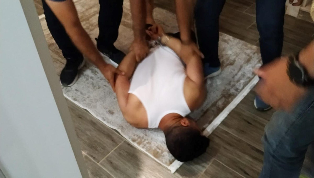 FETÖ firarisi yurt dışına çıkma hazırlığı yaparken İzmir'de yakalandı FETÖ firarisi yurt dışına çıkma hazırlığı yaparken İzmir'de yakalandı