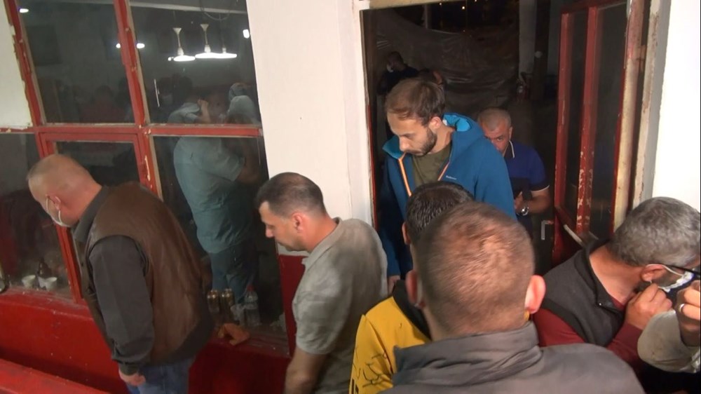 Horoz dövüşü düzenlenen derneğe baskın: 69 kişiye 431 bin TL ceza - 2