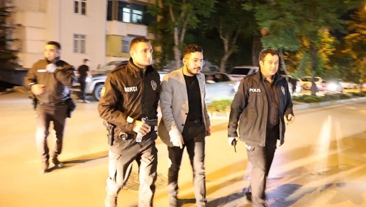 Bulundurma ruhsatlı tabanca üzerinde çıktı: Bulundurma ruhsatlı tabanca üzerinde çıktı: