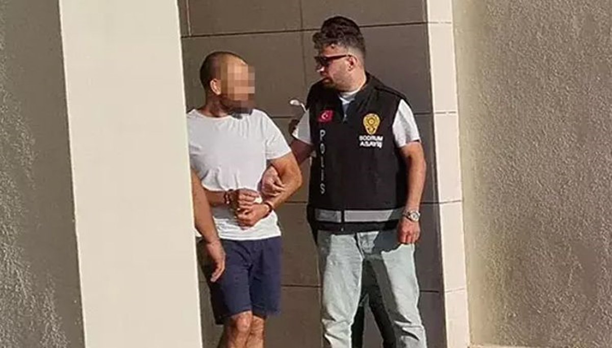 Bodrum'da teknede iğranç olay! Tekne kaptanı, kızının arkadaşına cinsel istismardan tutuklandı Bodrum'da teknede iğranç olay! Tekne kaptanı, kızının arkadaşına cinsel istismardan tutuklandı