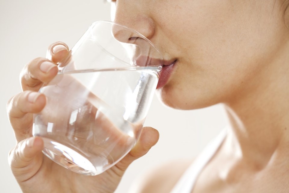 Reflü hastalarına 10 etkili öneri (Yemek yerken su içmeyin) - 2
