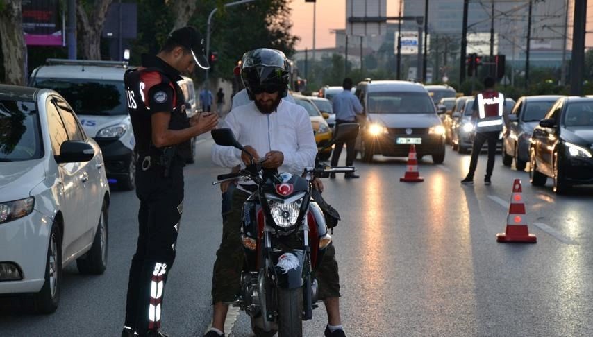 İstanbul'da polise mukavemete gözaltı