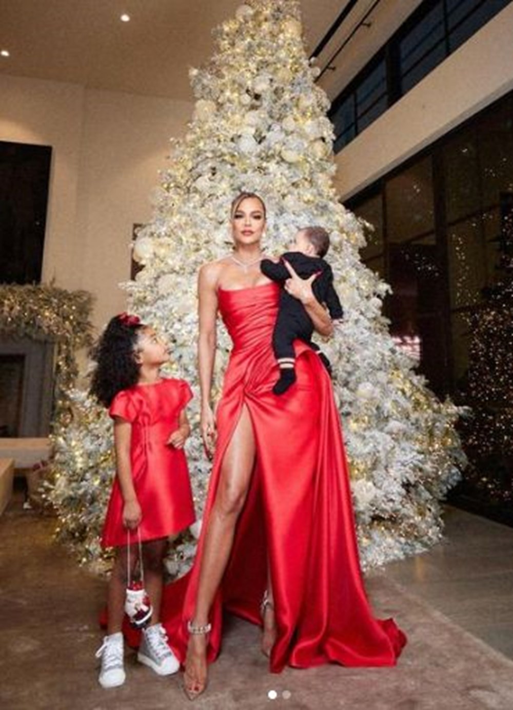 Khloe Kardashian'dan oğluyla ilk paylaşım - 2