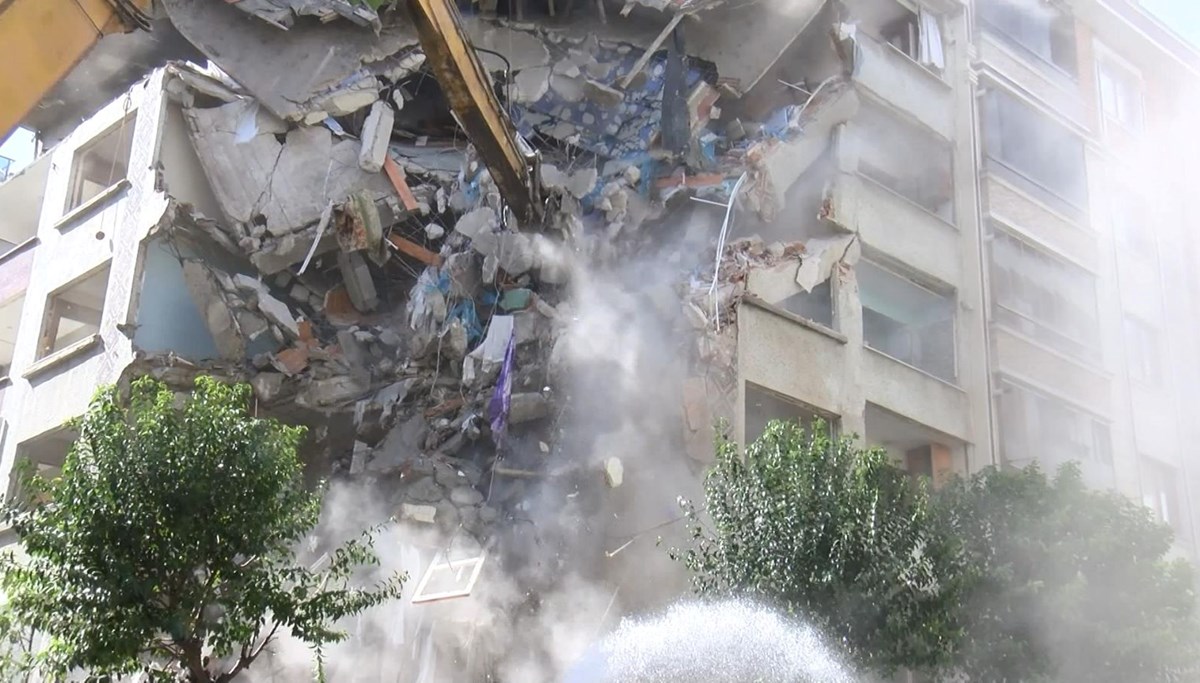 Bahçelievler'de patlamanın olduğu apartman yıkılıyor Bahçelievler'de patlamanın olduğu apartman yıkılıyor