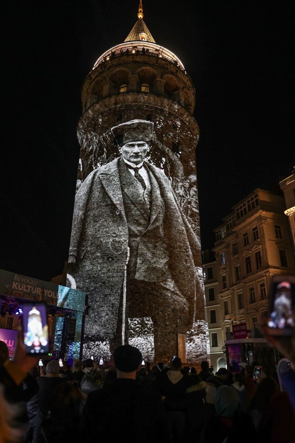 AKM ve Galata Kulesi'nde ışık gösterisiyle 10 Kasım anması - 1