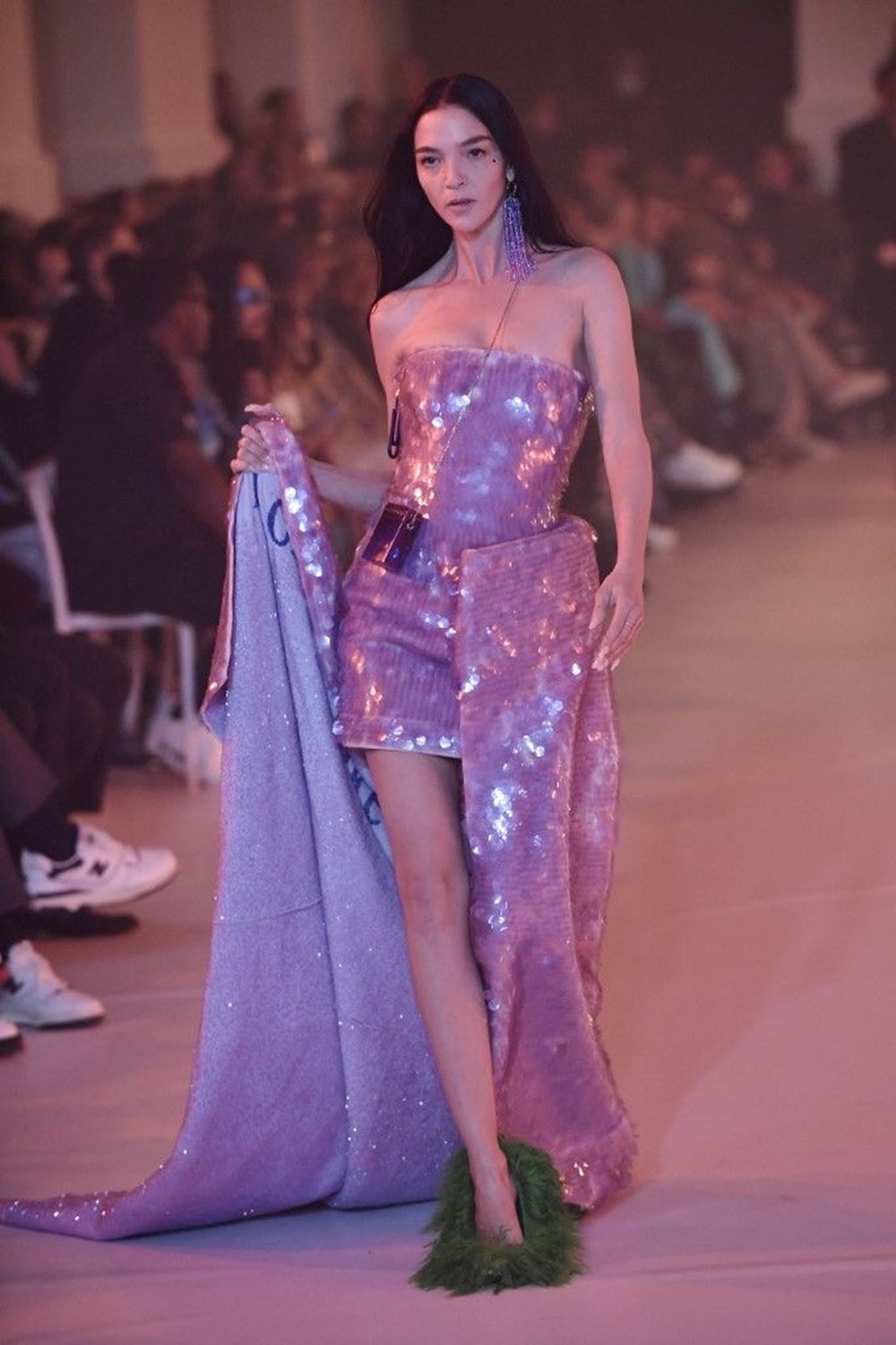 Genç yaşta kansere yenik düşen dahi tasarımcı Virgil Abloh anısına defilede yıldızlar geçidi - 29