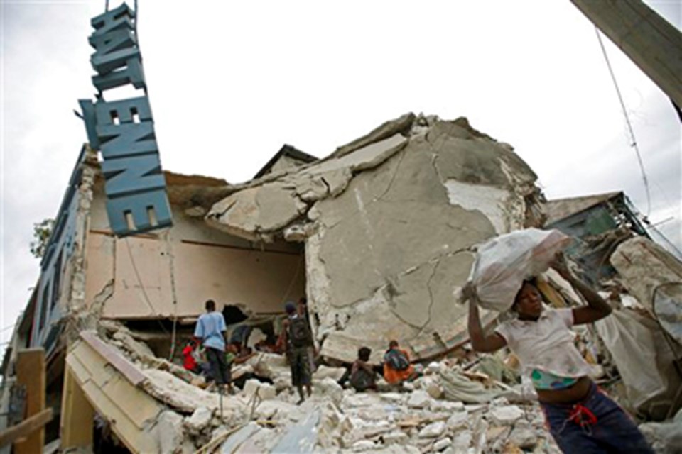 Haiti'de 80 bin ceset çıkarıldı - 1