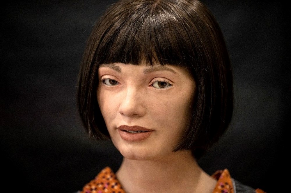 Robot sanatçı Ai Da milletvekillerini dinlerken uyuyakaldı - 6