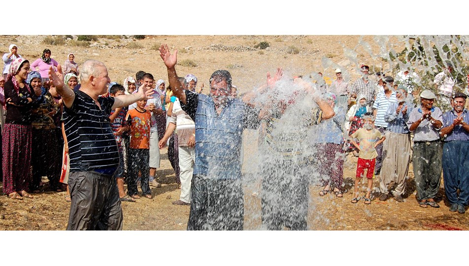Su buldular; bayram ettiler