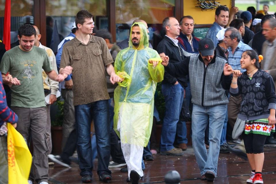 İzmir’deki mitingi polis değil, yağmur bitirdi  - 1