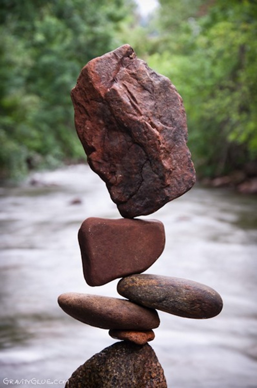 Stone placing. Камни Майкла граба. Скульптура из камня. Камни равновесие. Скульптуры из камней равновесие.