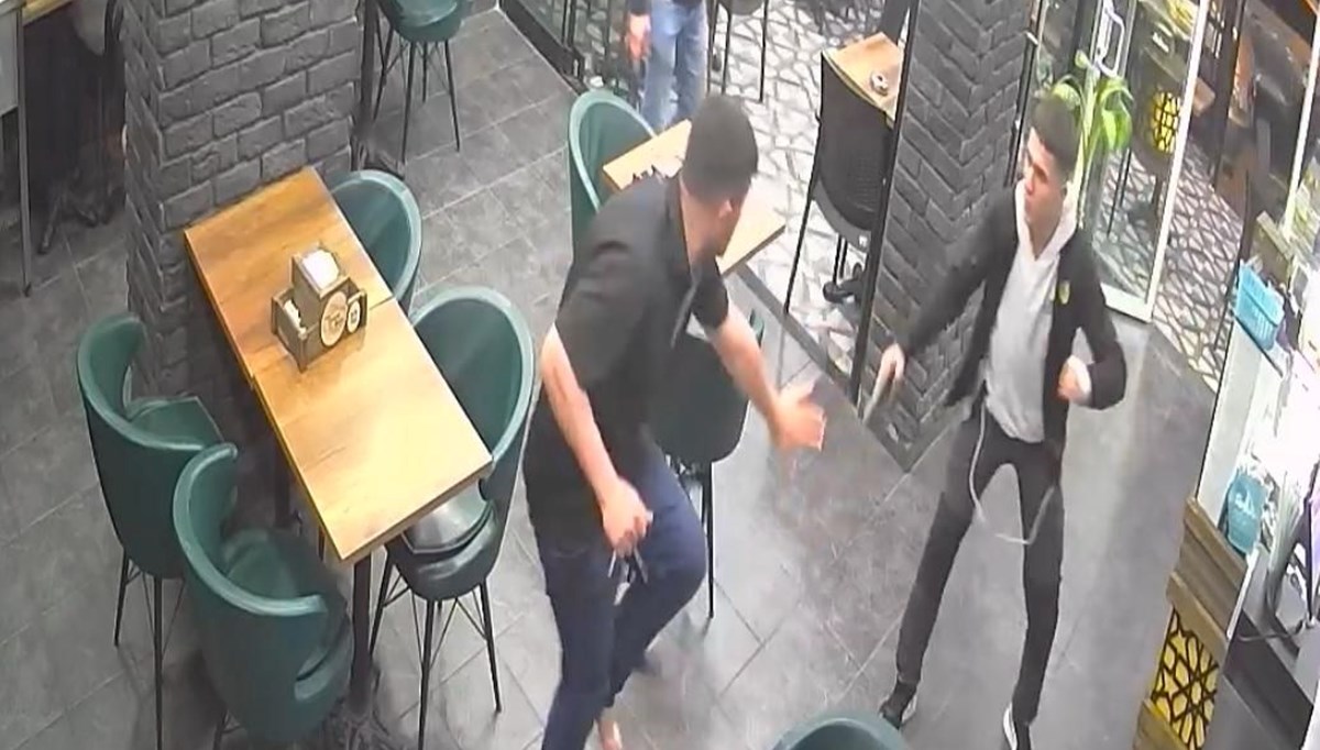 Husumetlisini koruyanı bacaklarından vurdu Husumetlisini koruyanı bacaklarından vurdu