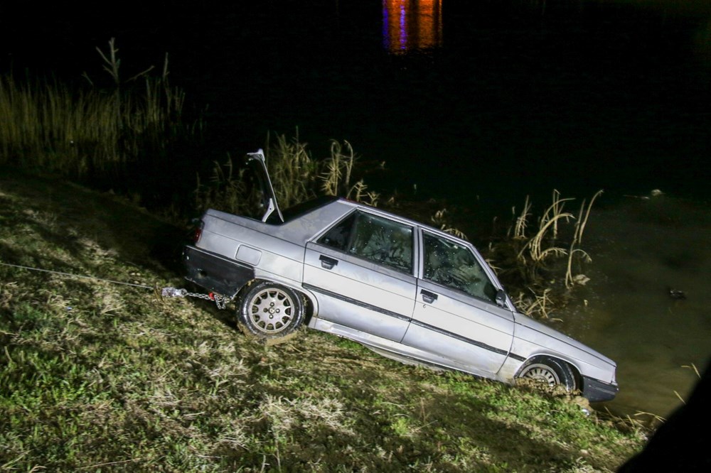 Uşak'ta otomobil gölete düştü: 1 kişi hayatını kaybetti - 2