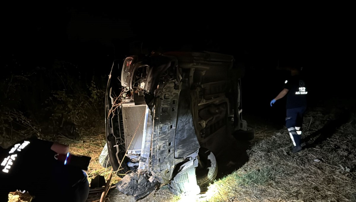 Bursa'da takla atan otomobildeki 3 kişi yaralandı Bursa'da takla atan otomobildeki 3 kişi yaralandı