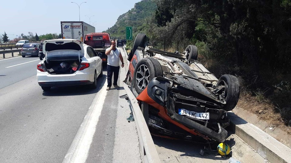 TEM'de feci kaza! Bariyere çarpıp sürüklendi: 7 yaralı - 1