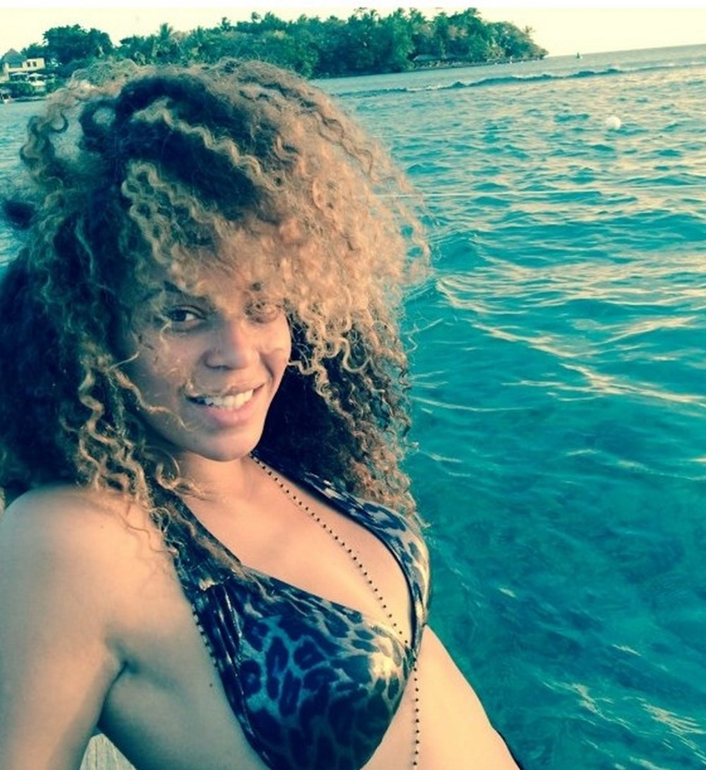 Beyonce bikinili ve makyajsız - 1