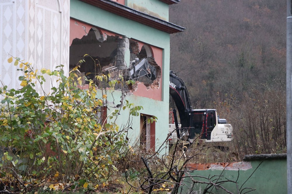 Düzce'de depremde hasar gören Sarıdere Köyü Camisi yıkılıyor - 2