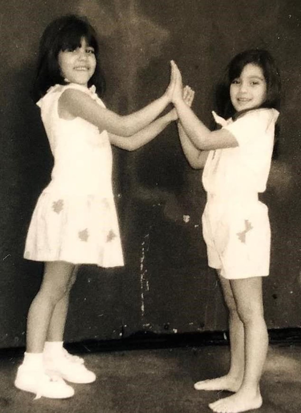 Nilgün Belgün takipçilerini geçmişe götürdü: Bu fotoğraf Marmaris'te çekildi (Ünlülerin çocukluk ve gençlik halleri) - 401