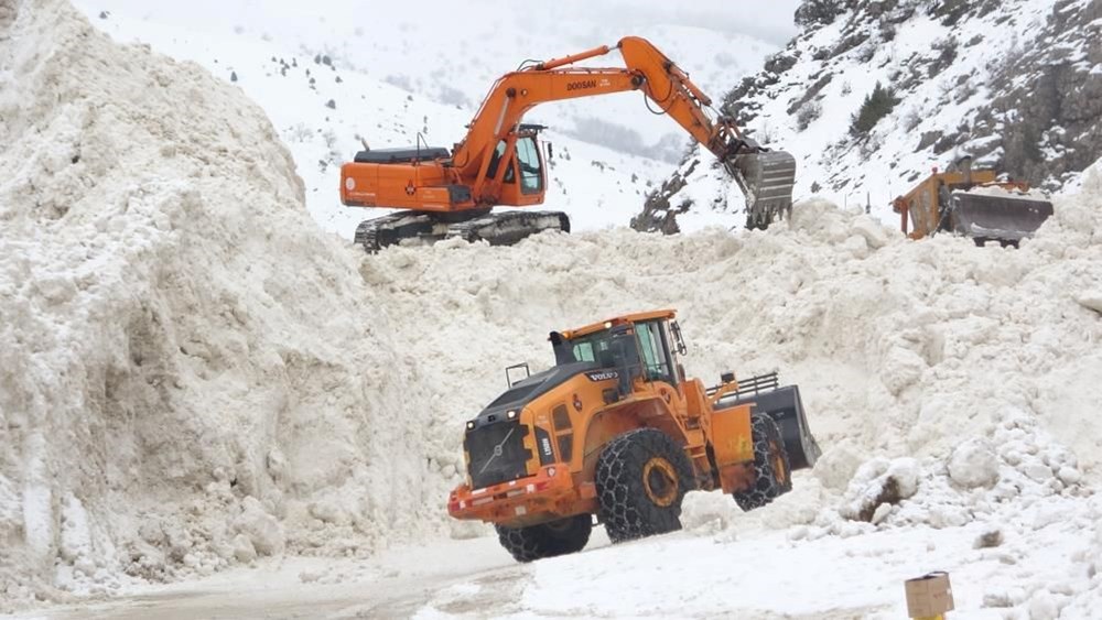 Doğuda kar esareti: Van-Çatak Karayolu’nda 10 bölgeye çığ
düştü - 3