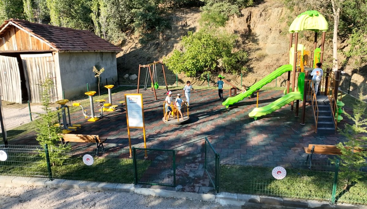 “Park isteriz” diye yürüyen çocuklar, parklarına kavuştu