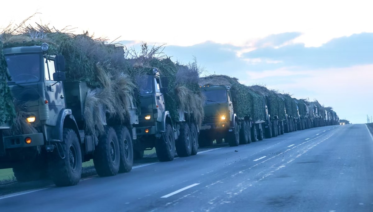 Putin’in yıkım ordusu: 64 kilometrelik konvoy Kiev sınırında
