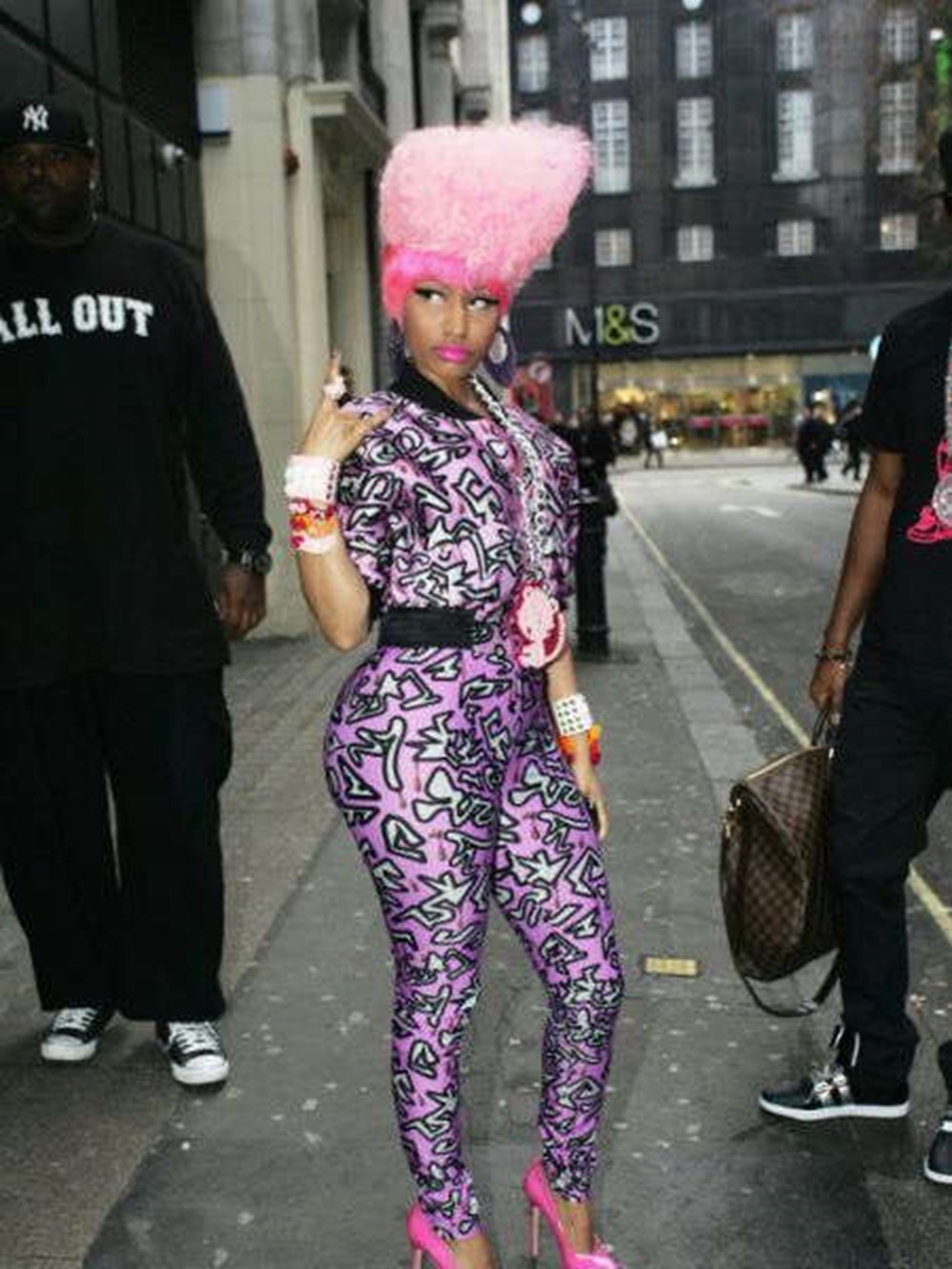 I ll look. Ники Минаж. Nicki Minaj 2022. Ники Минаж 2012. Ники Минаж фото 2012.