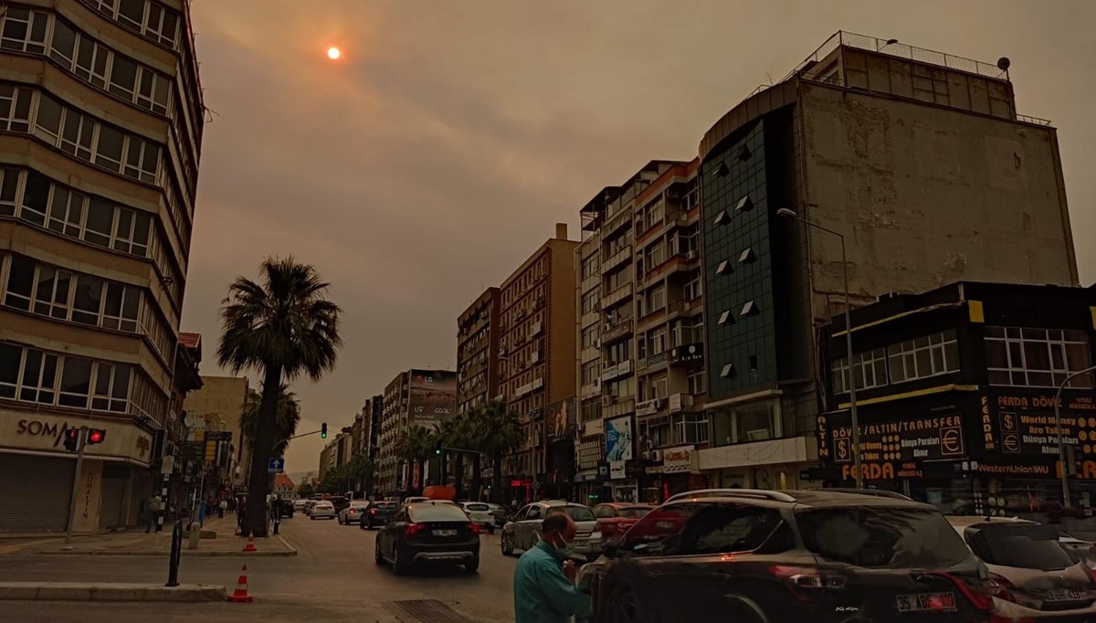 İzmir'de bulanık gökyüzü korkuttu