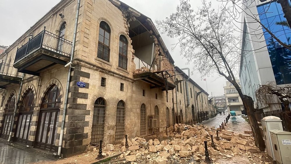 Depremler tarihi yapılara da büyük zarar verdi - 25