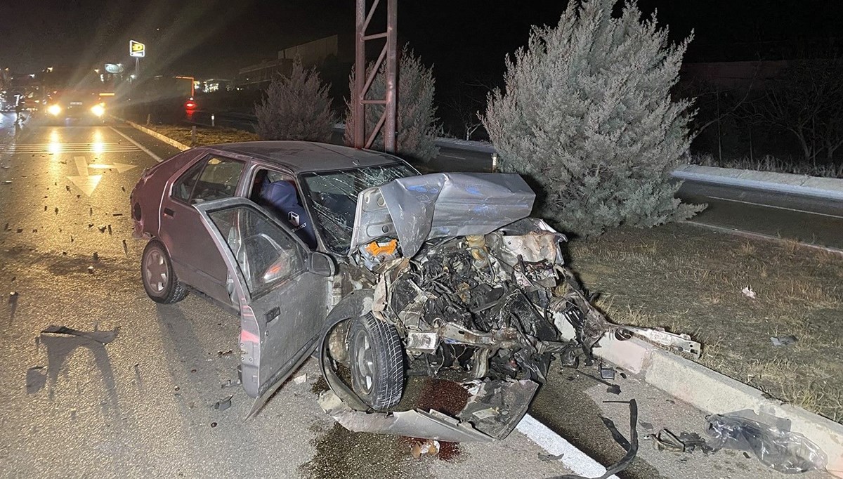 Kula'da üç araçlı zincirleme kaza: 3 yaralı Kula'da üç araçlı zincirleme kaza: 3 yaralı