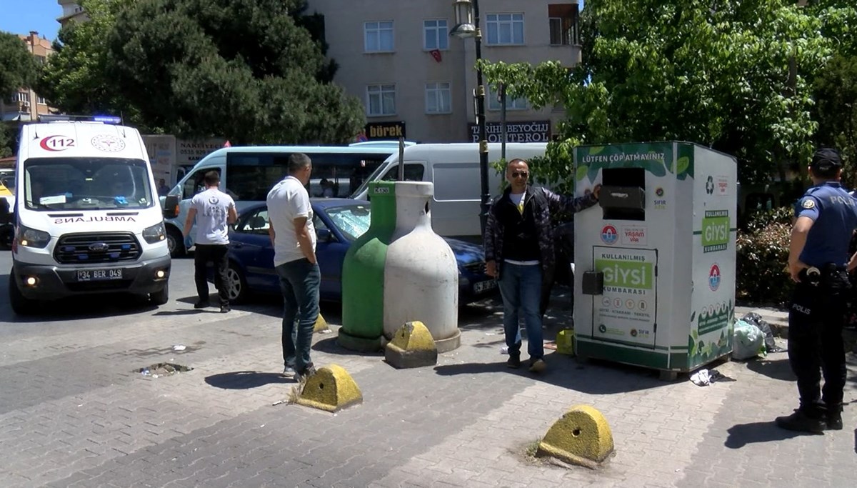 Giysi kumbarasında mahsur kaldı
