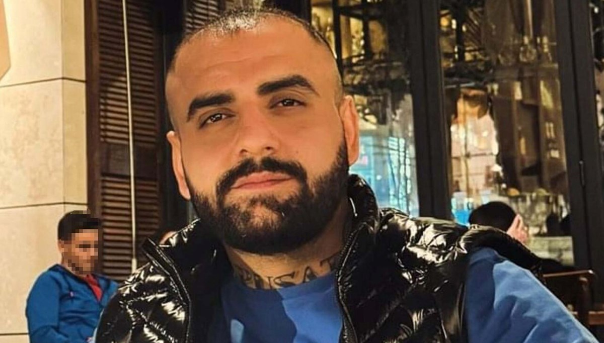 İzmir’de kanlı pusu: Evine gireceği sırada sırtından vuruldu İzmir’de kanlı pusu: Evine gireceği sırada sırtından vuruldu