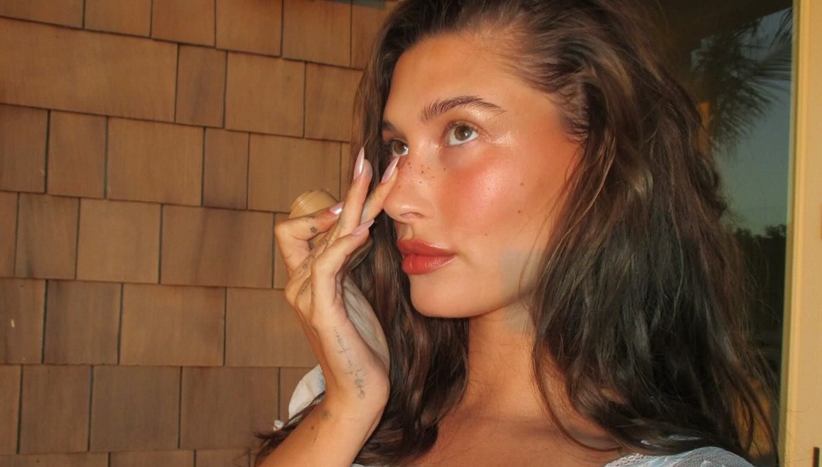 Cildi parlak ve nemli gösteren makyaj tüyoları