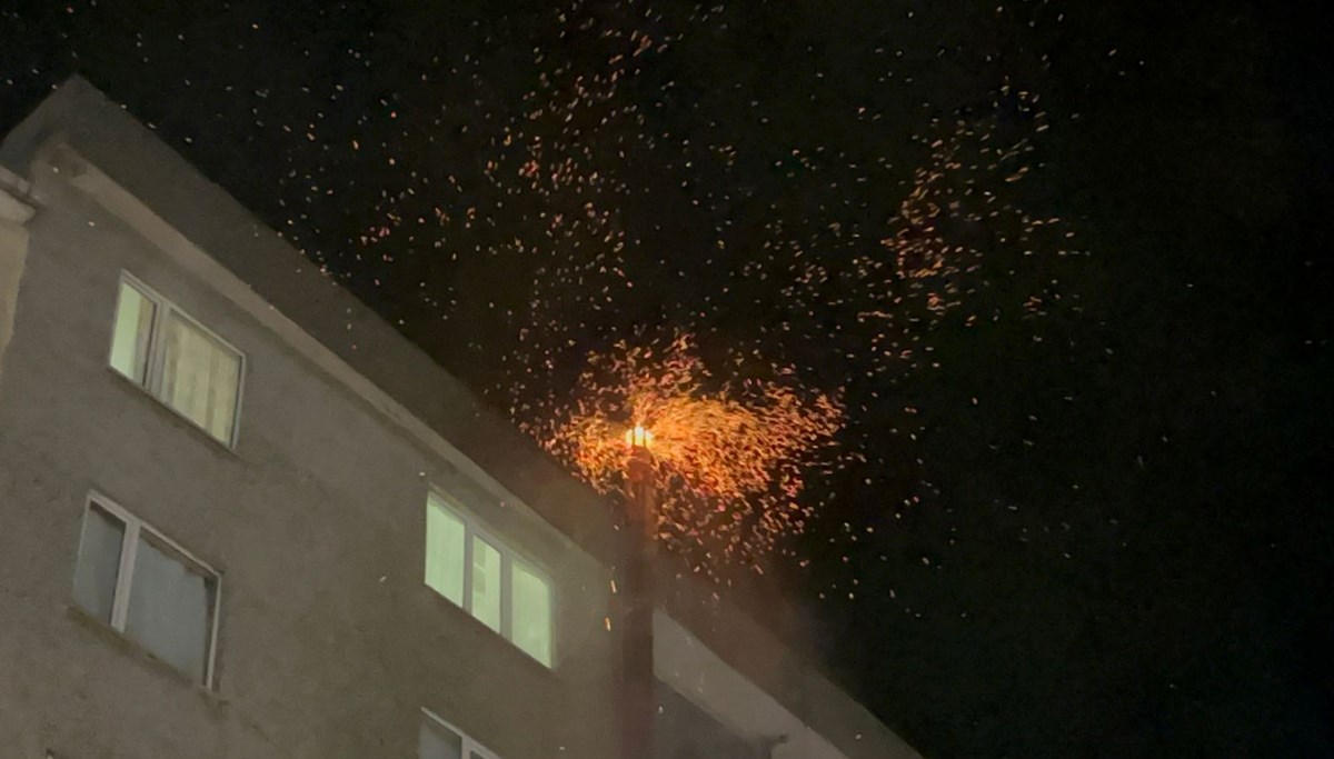 Tekirdağ'da bacadan alev püskürdü, geceyi aydınlattı