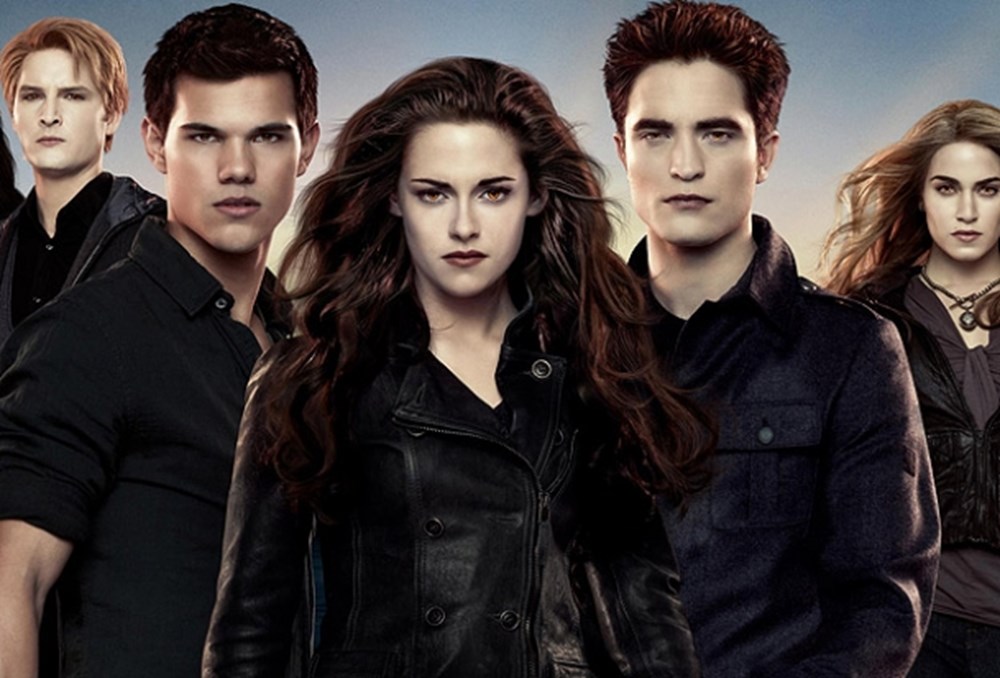 Сумерки 1 машина эдварда. Twilight cast. Twilight characters. Who are they twilight. Сумерки джейкоб и вампиры.