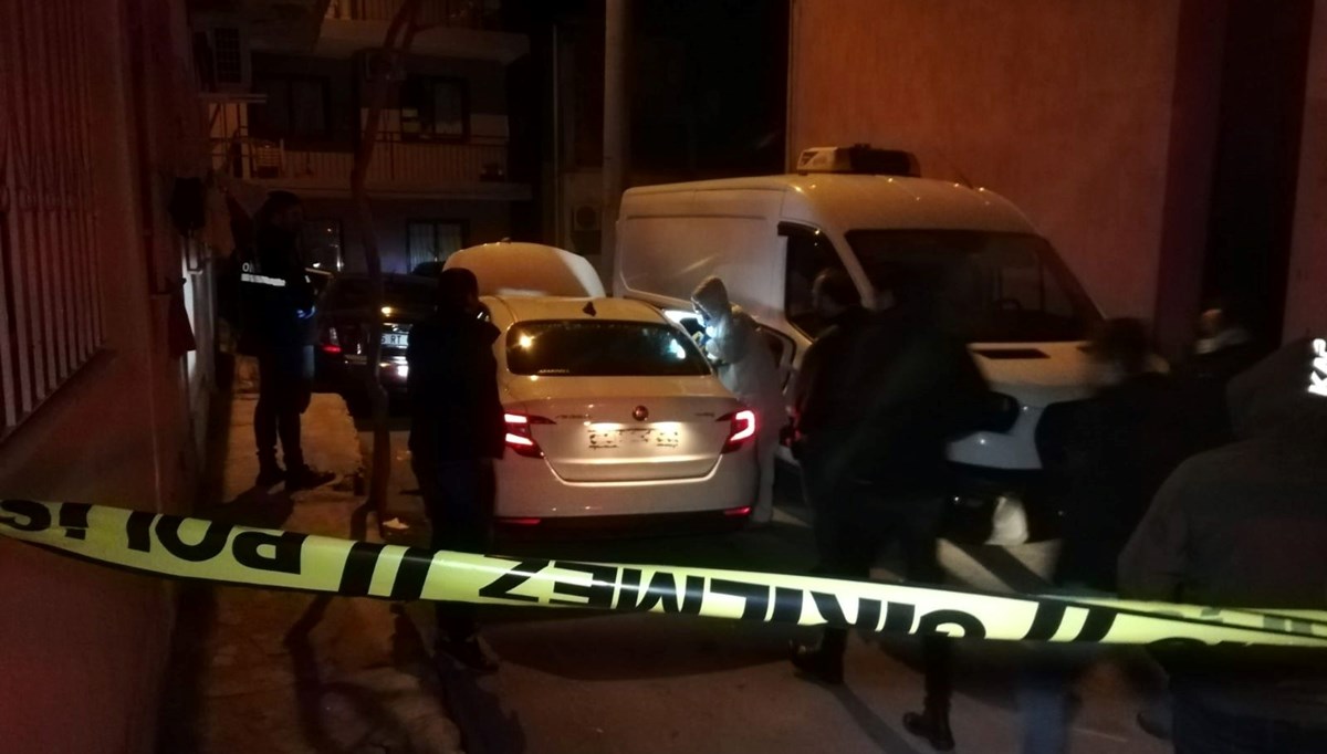 Otomobil içinde ağzı ve yüzü bezle kapatılmış erkek cesedi bulundutür