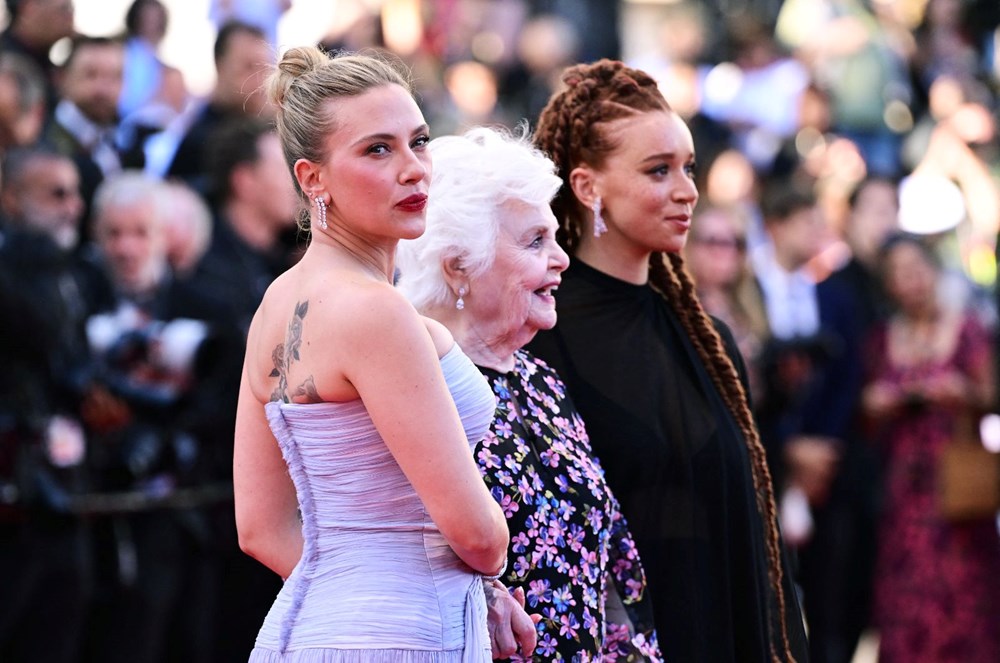 Kariyerinde bir ilk! Scarlett Johansson'ın filmi ayakta alkışlandı - 4